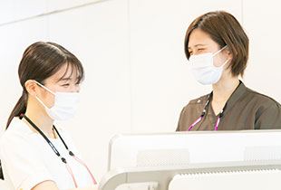 定期的な院内勉強会や、希望者には外部の勉強会にも積極的に参加できる